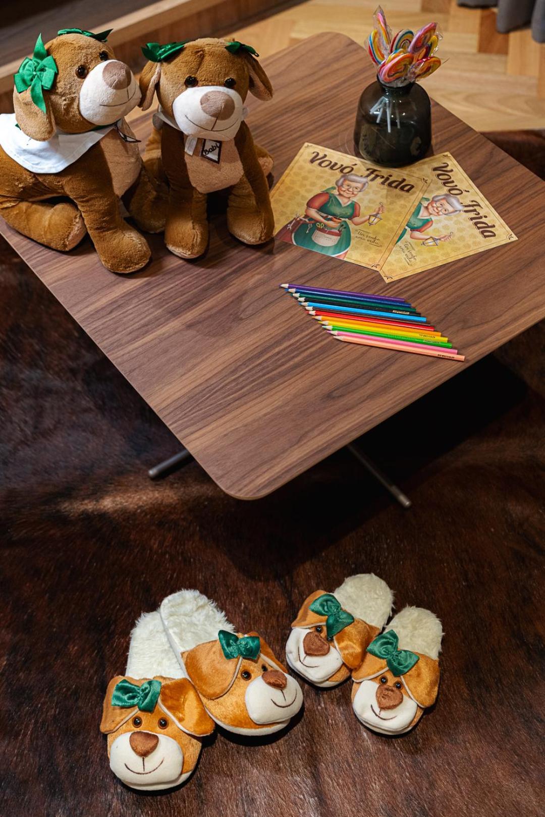 Bavaria Sport Hotel Gramado Buitenkant foto A table with a melamine laminate top