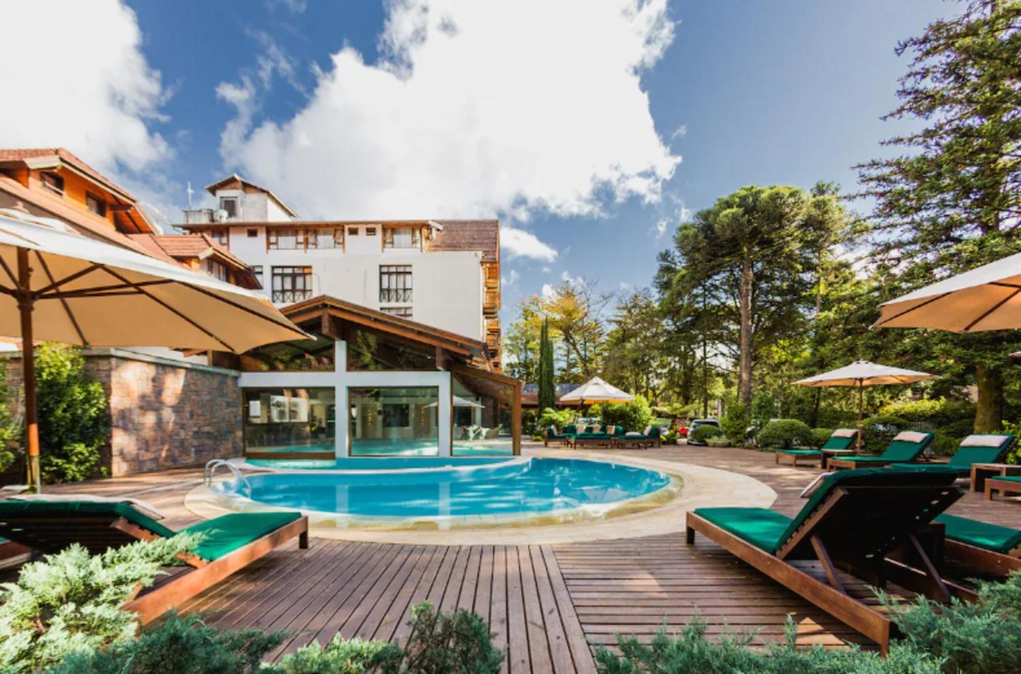 Bavaria Sport Hotel Gramado Buitenkant foto The swimming pool at the hotel